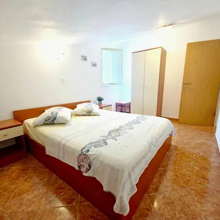 Jelena Apartment Rab Town